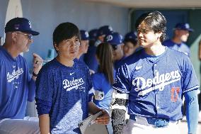 Baseball: Dodgers' Ohtani, interpreter Mizuhara