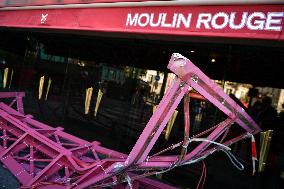 Moulin Rouge Windmill Wings Collapse Overnight - Paris
