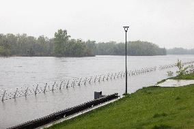 Left bank of Dnipro river flooded due to rising water level in Kyiv