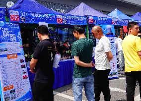 A Job Fair in Yichang