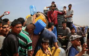 Palestinians Queue for Water in Gaza Amid Hamas-Israel Conflict