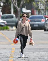 Sarah Hyland Goes Grocery Shopping - LA