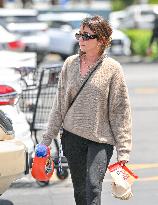 Sarah Hyland Goes Grocery Shopping - LA