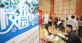 A Campus Job Fair in Huai 'an