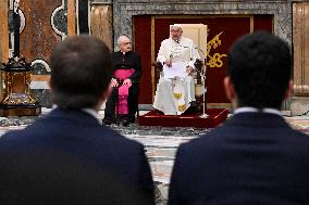 Pope Francis Meets Spanish Seminarians - Vatican