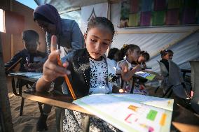 Palestinian Children in a Makeshift School Amid Hamas-Israel Conflict