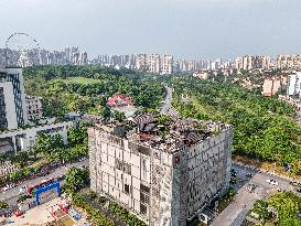 A Courtyard House Complex on the Top of a Seven-story Building in Nanning