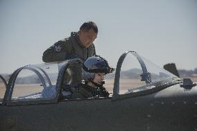 CHINA-CARRIER AIRCRAFT-PILOT TRAINEES-FEMALE-SOLO FLIGHTS-COMPLETION (CN)