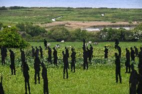 1,475 Silhouettes In Tribute To The Soldiers Of D-Day - Ver-Sur-Mer