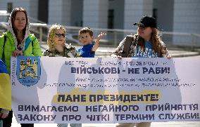Families of Ukrainian military hold picket in support of discharge in Kyiv