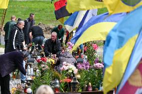 Prayer for perished Ukrainian military personnel in Lviv