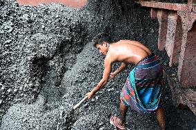Daily Labor In Bangladesh