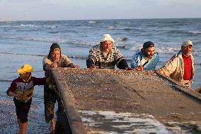 Hunting Seafood In Port Said
