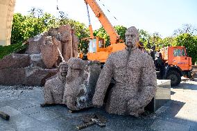 The Dismantling Of The Soviet Monument Of Friendship Between The Ukrainian And Russian Peoples Continues In Central Kyiv