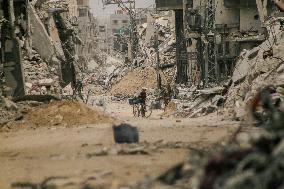 Streets Of Total Devastation In Khan Yunis - Gaza