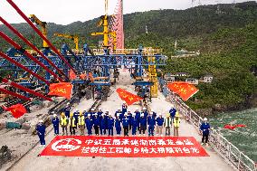 CHINA-HUNAN-SHUAIXIANG GRAND BRIDGE-CLOSURE (CN)