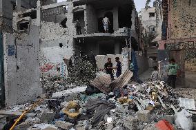 MIDEAST-GAZA-DEIR EL-BALAH-ISRAEL-STRIKE-AFTERMATH
