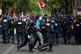 Low Mobilization And A Few Incidents  In Paris For Labor Day