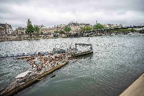 Garbage In The Seine River As It Is Overflowing - Paris