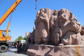 Monument to Pereiaslav Agreement dismantled in Kyiv