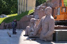 Monument to Pereiaslav Agreement dismantled in Kyiv