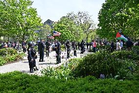University Of Chicago Riot Police Quell Pro-israel And Pro-palestine Protesters After Fights At The Quad