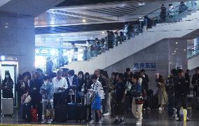 Passengers in Hangzhou