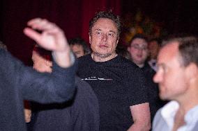 Elon Musk At Carbone Beach Party - Miami