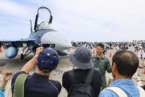 U.S. Iwakuni base opens on U.S.-Japan friendship day