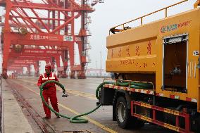 Taicang Port Suck Up Pollutants in Suzhou