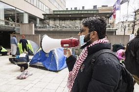 Students for Palestine -movement demonstrating outside Helsinki University