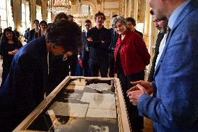 French Culture Minister Rachida Dati collects Bruno Latour&#39;s archives FA