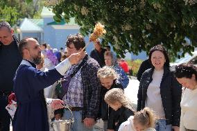 Blessing of Easter baskets in Kyiv