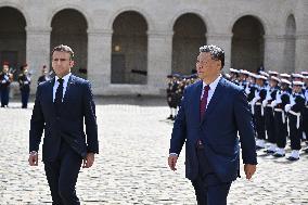 President Macron and Xi Jinping during welcoming ceremony at the Invalides - Paris