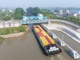 Transport Ships Sail on the Subei Canal in Huai 'an