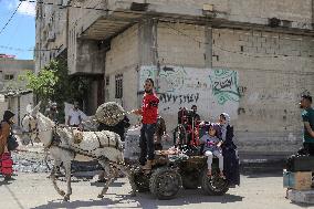 Palestinians Return to Khan Yunis - Gaza