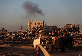 Palestinians Fleeing Rafah