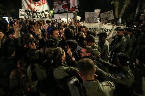 Israeli Forces Intervene In Protests In West Jerusalem