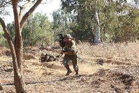ISRAEL-KEREM SHALOM CROSSING-SOLDIERS-DRILL