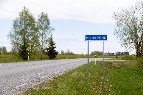 Border zone road sign