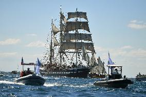 (SP)FRANCE-MARSEILLE-OLYMPIC FLAME-THE BELEM