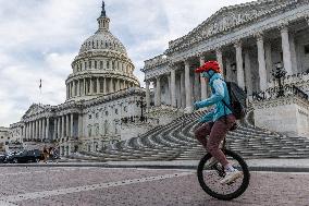 Capitol Hill Feature Commuter