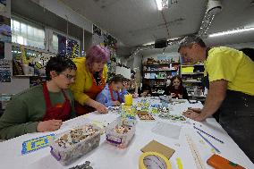 Art class on making mosaics in Kharkiv