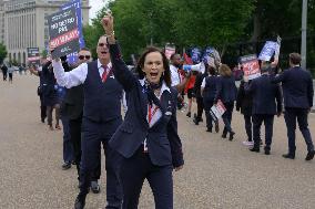 DC: American Airline flight attendants hold a right to strike rally