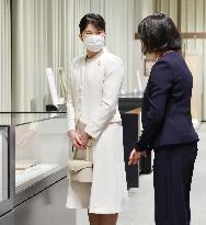 Princess Aiko visits exhibition on The Tale of Genji