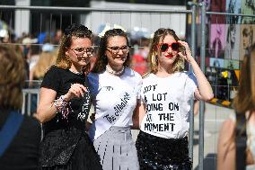 Fans Of Taylor Swift Attend The Eras Tour - Nanterre