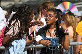 Fans Of Taylor Swift Attend The Eras Tour - Nanterre