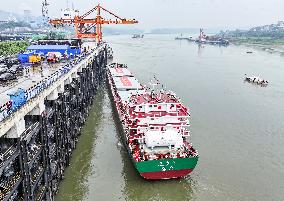 CHINA-CHONGQING-10,000-TONNE-CLASS SEA-GOING VESSEL-ARRIVAL (CN)