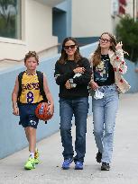Jennifer Garner And Kids Out - LA