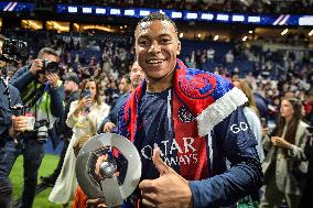 PSG celebrates 2023-2024 Ligue 1 championship trophy FA